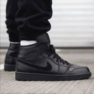 Nike Air Jordan triple black retro edition